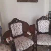مبل سلطنتی ۹ نفره چوب گردو در حد نو همراه با میز