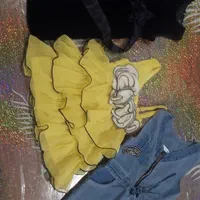 تعدادی لباس بچگانه