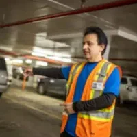 استخدام در پارکینگ