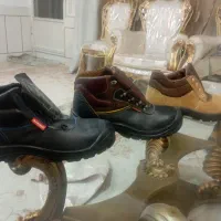 کفش و لباس کار