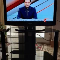 تلویزیون ۳۲ اینچ سامسونگ به همراه میز شیشه ای|تلویزیون و پروژکتور|شهرضا, |دیوار
