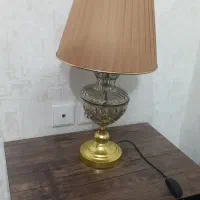 آباژور رومیزی کنار مبلی