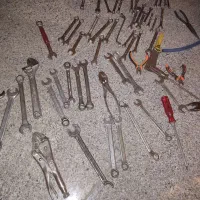 تعدادی آچار  دارم