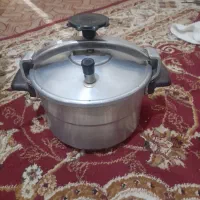 زودپزقدیمی کارکرده ولی سالم