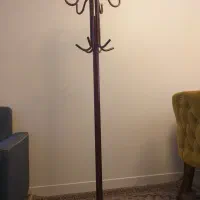 جالباسی ایستاده فلزی با پایه سنگی