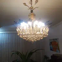لوستر کریستال بسیار  شیک ومجلسی  ۲ عدد دارم