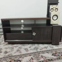 میز تلویزیو درحد نوو بدون زدگی و شکستگی سالم سالم