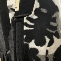 پالتو|لباس|شاهین‌شهر, پاسداران|دیوار