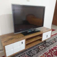 تلویزیون سامسونگ همراه با میز
