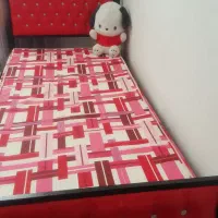 تخت یکنفره به همراه تشک