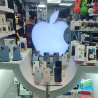 نیروی خانم در موبایل نادری