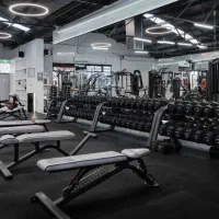 ب یک شاگرد در باشگاه بدنسازی