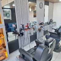 همکاری در آرایشگاه مردانه