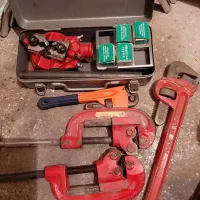 تعدادی ابزار و آره برقی بلاک اندکر