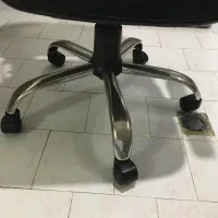 صندلی کامپیوتر چرخ دار همراه زیر پایی