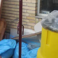 رخت آویز آهنی با پایه سنگی