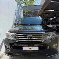 لندکروز ۲۰۱۱