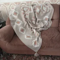 شال مبل  پانچ برجسته‌ نو در رنگ بندی مختلف