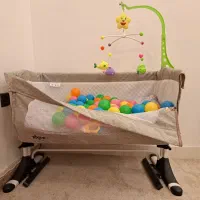 تخت کنار مادر