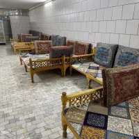 تخت به همراه پشتی و فرش و فوم