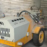 اوستا و کارگر ساختمانی برای کف سازی اسکرید میخوام