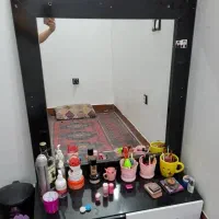 آینه ارایشی ب همراه دوعدد کشو فروشی