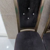 میز تلویزیون و ۴ عدد صندلی در حد نو