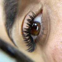 مدل اکستنشن مژه برای تکمیل البوم