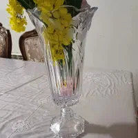 گلدان و گل مصنوعی