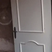 درب و پنجره وپله از ساختمان تخریب شده