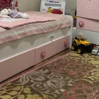 تخت و کمد بزرگ و کمد کوچک سه کشو کیتی|تخت و سرویس خواب|لاهیجان, قیام|دیوار
