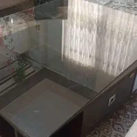 میز جلو مبلی بسیار زیبا با شیشه ایی محکم و خوش نما