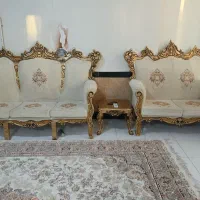 مبل سلطنتی در حد نو هفت نفره و میز تلوزیون