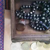 تسبیح نقره کوبی و اسکناس روبل