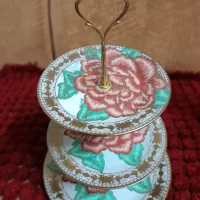 شیرینی خوری سه طبقه  طرح گل سرخ