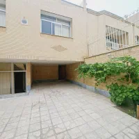 دوطبقه دربست/درب حیاط / استادشهریار/|اجارهٔ خانه و ویلا|اصفهان, شهریار|دیوار