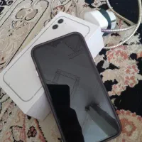 اپل iPhone 11 با حافظهٔ ۱۲۸ گیگابایت