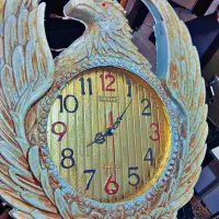 دوتا ساعت به فروش میرسد