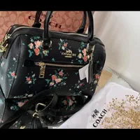 کیف زنانه مارکcoach شناسنامه دار گل سرخی چرم طبیعی