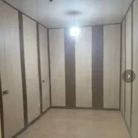 مغازه بر خیابان اصلی. ویژه کسب و کار نوروز