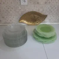 تعدادی ظرف سالم و تمیز