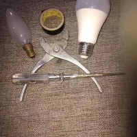 برقکار ساختمانی با سابقه ۴۰ ساله بام مدرک فنی