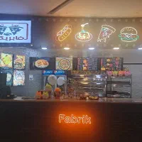 کارگر ساده فست فودی