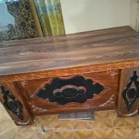 دو عدد صندلی انتظار ویک سندلی گردون یک میز اداری