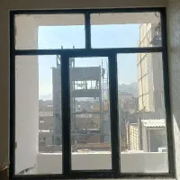 پنجره در حد اک با شیشه