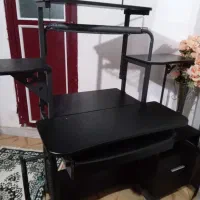 میز تحریر وکامپیوتر
