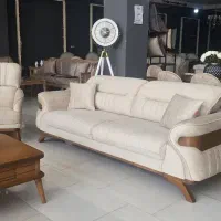 تعمیرات انواع مبل راحتی و سلطنتی پذیرفته میشود