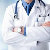 استخدام پزشک عمومی یا متخصص پوست و مو