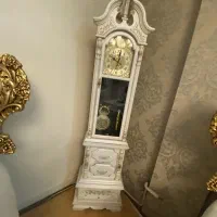 ساعت ایستاده سالم و تمیز