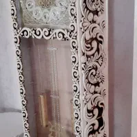 میز تلویزیون و ساعت